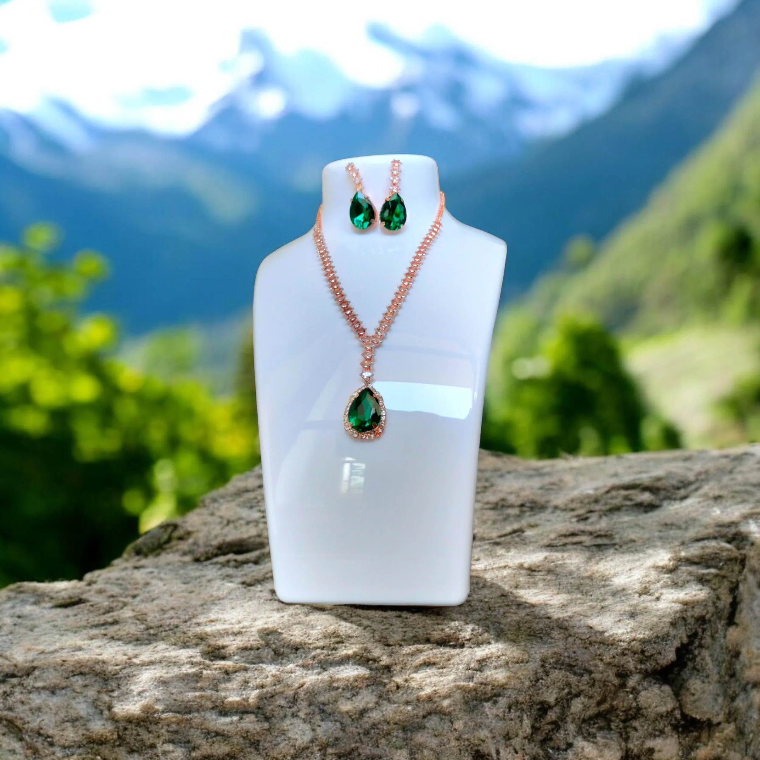 Jewelestia Emerald Radiance Necklace Set